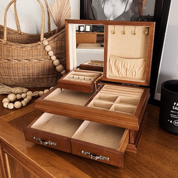 VINTAGE CARVED SOLID WOOD LARGE JEWELRY BOX #0351 - Picture 4 of 13